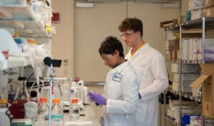 eric-sonia-in-lab